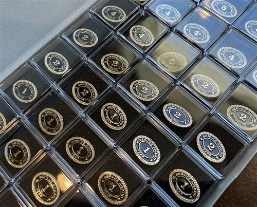 Plastic Pin Box - awardshere.com